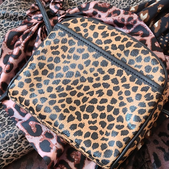 Liz Small Cheetah Crossbody Bag - Picture 5 of 8